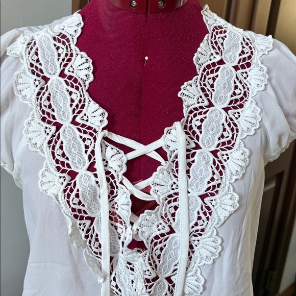 Available by Angela fashion blouse 100%poly lace, trimmed V-neck lace up NWOT - Picture 3 of 10
